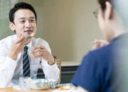 Rekan Kerja Memaksa Beli Makan Siang, Bagaimana Menetapkan Batasan Tanpa Konflik